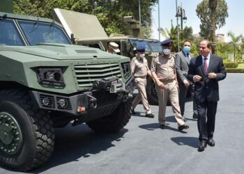 الرئيس السيسي يجتمع مع الفريق أول محمد زكي القائد العام للقوات المسلحة وزير الدفاع والإنتاج الحربي والفريق محمد فريد رئيس أركان حرب القوات المسلحة بالإضافة إلى عدد من قادة القوات المسلحة