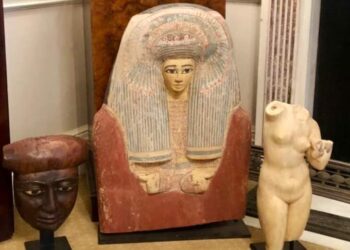 سفارة مصر في لندن تنجح في استرداد ثلاث قطع أثرية مصرية تم خروجها من مصر بطريقة غير شرعية