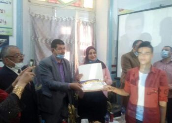 تكريم أوائل الاعدادية بمدرسة الدكتور كامل مرسى بطهطا