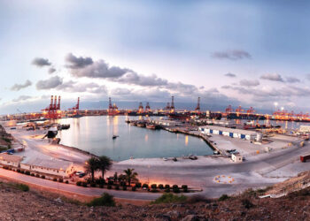 تتويجاً لجهود التطوير المتواصلة .. ميناء صلالة يحتل المرتبة السادسة عالميا في الكفاءة التشغيلية