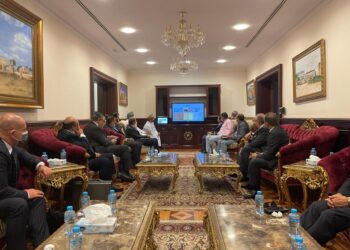 السفير العُماني بالقاهرة يبحث مجالات الإستثمار المشترك مع عدد من المستثمرين المصريين