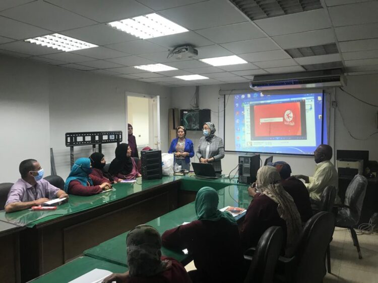 بالصور .. إدارة المشروعات بأكاديمية طيبة التعليمية تبدأ أولي مشروعاتها بمشروع محو الأمية لتعليم الكبار 1 بالصور .. إدارة المشروعات بأكاديمية طيبة التعليمية تبدأ أولي مشروعاتها بمشروع محو الأمية لتعليم الكبار