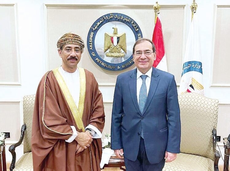 السفير العُماني بالقاهرة يبحث مع وزير البترول دعم التعاون والإستثمار في مجال الطاقة والنفط