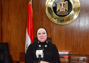 عبر تقنية الفيديو كونفرانس وزيرة التجارة والصناعة تشارك في الحلقة النقاشية التي نظمتها "اليونيدو" حول جاهزية القطاع الصناعي المصري لتبني مفاهيم الثورة الصناعية الرابعة نيفين جامع: القيادة السياسية تولي اهتماما كبيراً بتحفيز القطاعات الاقتصادية المختلفة لتبني مفاهيم التحول الرقمي والثورة الصناعية الرابعة الوزارة حريصة على تبني سياسات تعزيز توطين التكنولوجيات المتطورة بالصناعة الوطنية 6 عبر تقنية الفيديو كونفرانس  وزيرة التجارة والصناعة تشارك في الحلقة النقاشية التي نظمتها “اليونيدو” حول جاهزية القطاع الصناعي المصري لتبني مفاهيم الثورة الصناعية الرابعة  نيفين جامع: القيادة السياسية تولي اهتماما كبيراً بتحفيز القطاعات الاقتصادية المختلفة لتبني مفاهيم التحول الرقمي والثورة الصناعية الرابعة  الوزارة حريصة على تبني سياسات تعزيز توطين التكنولوجيات المتطورة بالصناعة الوطنية