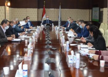 وزير الإسكان يبحث مع ممثلى جهات الدولة المختلفة سبل تعظيم الاستفادة من أراضى الدولة.. واستغلالها بالشكل الأمثل