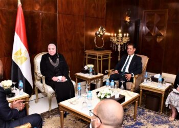 على هامش مشاركتها فى منتدى وكالات ترويج الإستثمار فى أفريقيا بشرم الشيخ .. وزيرة التجارة والصناعة تبحث مع سكرتير عام إتفاقية التجارة الحرة القارية الأفريقية سبل تفعيل الإتفاقية وتعزيز حركة التجارة بين دول القارة السمراء 5 على هامش مشاركتها فى منتدى وكالات ترويج الإستثمار فى أفريقيا بشرم الشيخ .. وزيرة التجارة والصناعة تبحث مع سكرتير عام إتفاقية التجارة الحرة القارية الأفريقية سبل تفعيل الإتفاقية وتعزيز حركة التجارة بين دول القارة السمراء