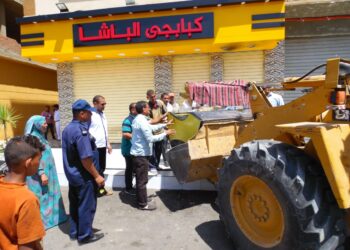 جهاز مدينة بني سويف الجديدة يشن حملة لإزالة الاشغالات وضبط المخالفات بالتعاون مع الشرطة
