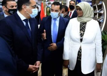 وزيرة الثقافة الليبية تتفقد معرض القاهرة الدولي للكتاب في دورته ال52
