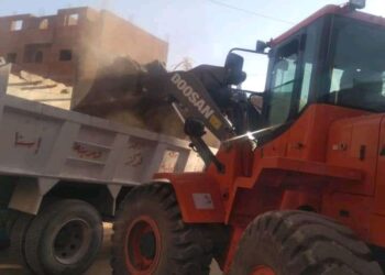 بالصور .. رفع 18 طن أتربة ومخلفات صلبة جنوب الأقصر