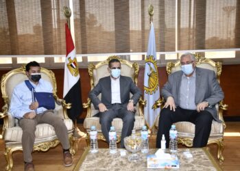 محافظ الغربية ووزيرا الشباب والرياضة والزراعة يفتتحان ملعبين لكرة القدم ببنا أبوصير