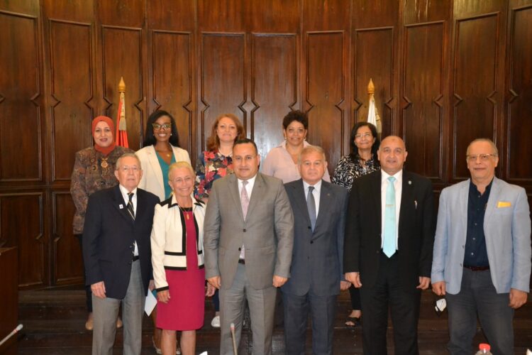 رئيس جامعة الإسكندرية يستقبل وفدين من جامعتى أوشن كونتى ونيوجيرسى سيتى الأمريكيتين 1 رئيس جامعة الإسكندرية يستقبل وفدين من جامعتى أوشن كونتى ونيوجيرسى سيتى الأمريكيتين