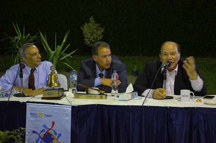 إستخدام الدراما لتعديل السلوكيات السلبية للأطفال فى صالون الدكتور صديق عفيفى . 1 إستخدام الدراما لتعديل السلوكيات السلبية للأطفال فى صالون الدكتور صديق عفيفى .