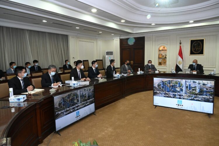 وزير الإسكان يعقد اجتماعه الثاني لمتابعة خطوات تنفيذ خطة إدارة وتشغيل منطقة الأعمال المركزية بالعاصمة الإدارية الجديدة مع إحدى أكبر الشركات العالمية