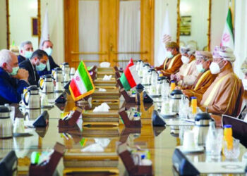 جواد ظريف يشيد بدور سلطنة عمان السياسي الحكيم في التعاطي مع مختلف القضايا ومعالجتها الهادئة لها