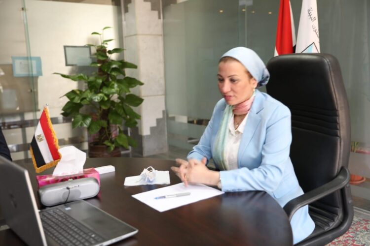 تنفيذا لتكليفات رئيس الجمهورية:  وزيرة البيئة تترأس لجنة مشروع اعادة التوزان البيئي لبحيرة قارون