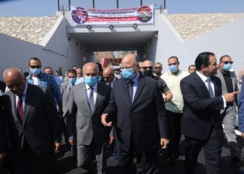 وزير النقل يشهد بدء تشغيل نفق السيارات بمنطقة عرب عزبة الوالدة بمدينة حلوان أسفل خط السكة الحديد التبين/طرة