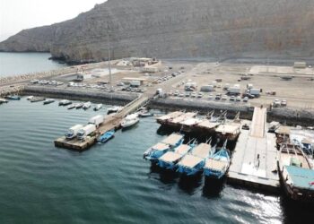 سلطنة عمان تدعم مشاريع الثروة السمكية الانتهاء من تطوير ميناء الصيد بولاية خصب