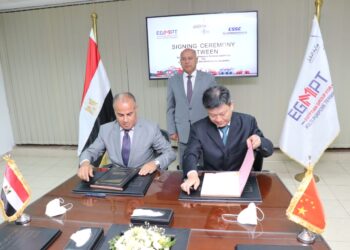 وزير النقل يشهد مراسم توقيع عقد شراء 4 أوناش رصيف عملاق(STS) للمحطة متعدده الاغراض بميناء الاسكندريه بتكلفة إجمالية 650 مليون جنيه مصرى 5 وزير النقل يشهد مراسم توقيع عقد شراء 4 أوناش رصيف عملاق(STS) للمحطة متعدده الاغراض بميناء الاسكندريه بتكلفة إجمالية 650 مليون جنيه مصرى