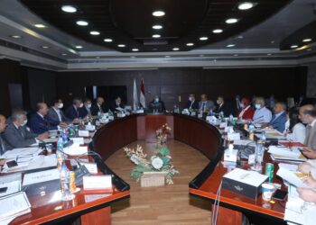 وزير النقل يترأس   اجتماع الجمعية العامة العادية والغير عادية للشركة القابضة لمشروعات الطرق والكباري والنقل البري