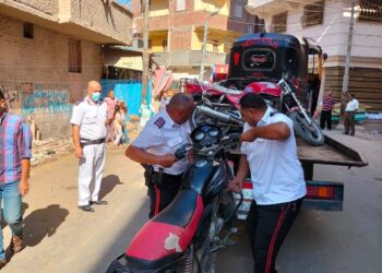 حمله مروريه بفوه وضبط التكاتك بدون لوحات معدنيه