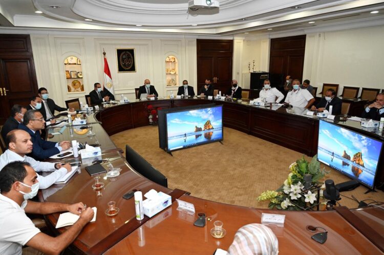 وزير الإسكان يبحث مخططات تنمية أراضى الساحل الشمالي الغربي الواقعة شرق مدينة العلمين الجديدة 1 وزير الإسكان يبحث مخططات تنمية أراضى الساحل الشمالي الغربي الواقعة شرق مدينة العلمين الجديدة