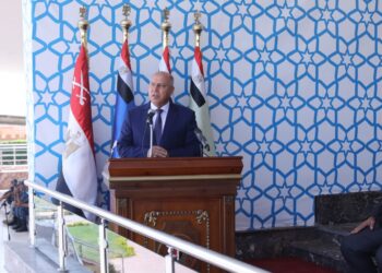 وزير النقل يشهد حفل تخرج  أول دفعة من فنيي السكة الحديد من معهد ضباط الصف المعلمين  بإجمالي (1000) فني تخصصات مختلفة