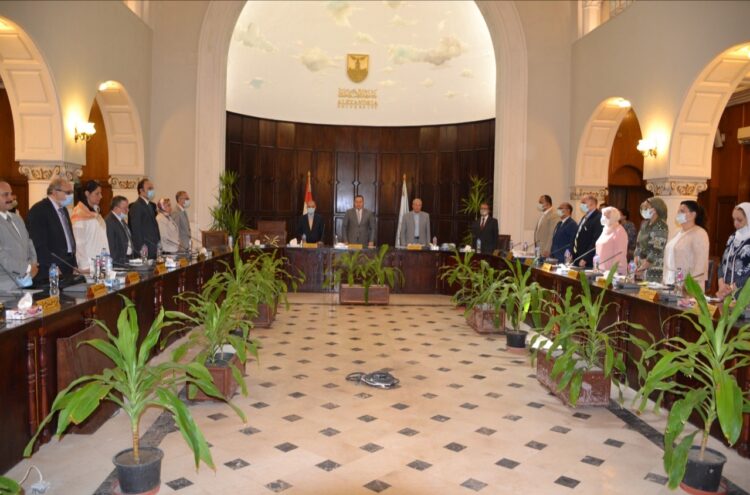 جامعة الإسكندرية تسعى للتنافسية الإقليمية والدولية من خلال التوسعات والدرجات العلمية المشتركة مع الجامعات الدولية. 1 جامعة الإسكندرية تسعى للتنافسية الإقليمية والدولية من خلال التوسعات والدرجات العلمية المشتركة مع الجامعات الدولية.