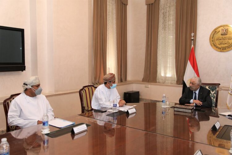 سفير عُمان بالقاهرة يؤكد حرص السلطنة على تعزيز التعاون مع مصر في مجالات التعليم ويُشيد بنجاح منظومة التعليم المصري