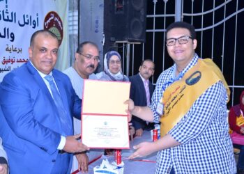 النائب محمد توفيق الجمل يُكرّم طلاب الشهادات الإعدادية والثانوية في المنوفية