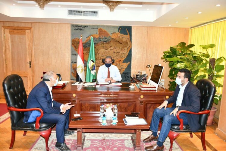 محافظ الفيوم يناقش معوقات تنفيذ مشروعات الري بمبادرة “حياة كريمة” للإسراع بمعدلات التنفيذ
