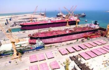 خبراء الاقتصاد يشيدون بإجراءات تعزيز النمو الاقتصادي والتصنيف الائتماني لسلطنة عُمان