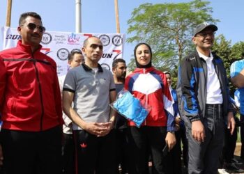 نائب محافظ سوهاج يشارك 500 شاب وفتاة في ماراثون الشباب والرياضة للجري