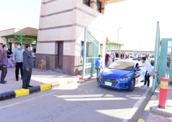 رئيس جامعة سوهاج يتابع تطبيق قرار منع دخول غير الحاصلين على لقاح كورونا