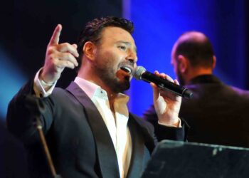 بالصور : عاصي الحلاني يشعل أولي ليالي مهرجان الموسيقى العربية بالاسكندرية