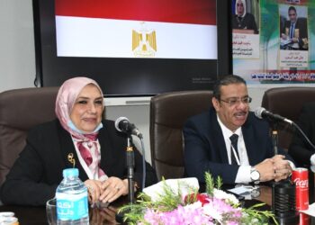 بالمؤتمر العلمى الثالث للبحوث التطبيقية بتجارة قناة السويس