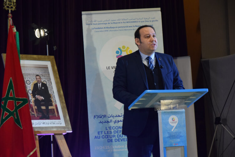 الدكتور منير القادري يحاضر حول علاقة توازن الإنسان بالأمن والتنمية بالمغرب