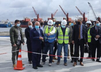 وزير النقل يتفقد مواقع العمل بمحطة تحيا مصر متعددة الأغراض بميناء الإسكندرية