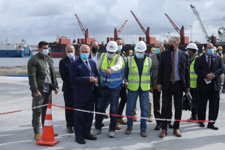 وزير النقل يتفقد مواقع العمل بمحطة تحيا مصر متعددة الأغراض بميناء الإسكندرية 1 وزير النقل يتفقد مواقع العمل بمحطة تحيا مصر متعددة الأغراض بميناء الإسكندرية