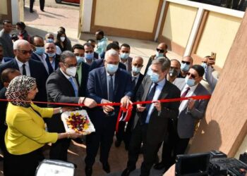 وزير الزراعة ومحافظ الفيوم والسفير الإيطالي يفتتحون المركز النموذجي لتجميع الألبان ويتفقدان مشروع تحسين الميكنة الزراعية بمركز إطسا
