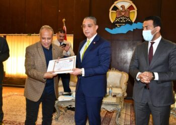 محافظ الفيوم يترأس اجتماع المجلس التنفيذي للمحافظة