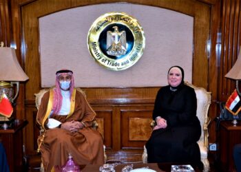 وزيرة التجارة والصناعة ونظيرها البحرينى يبحثان عدد من الملفات المتعلقة بالشأن الاقتصادى المشترك بين البلدين