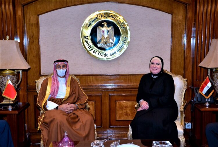 وزيرة التجارة والصناعة ونظيرها البحرينى يبحثان عدد من الملفات المتعلقة بالشأن الاقتصادى المشترك بين البلدين