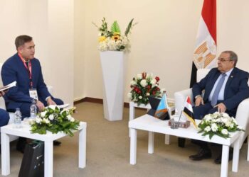 تعزيز التعاون العسكري بين مصر وكازاخستان