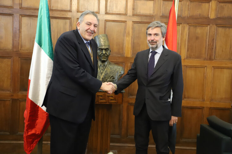 غرفة الإسكندرية تستقبل سفير إيطاليا لبحث سبل التعاون بين الجانبين 1 غرفة الإسكندرية تستقبل سفير إيطاليا لبحث سبل التعاون بين الجانبين