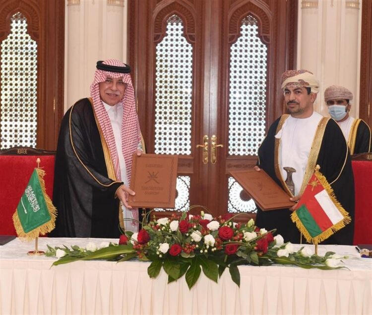 سلطنة عُمان والمملكة العربية السعودية توقعان مذكرات تفاهم في المجال الإعلامي