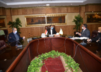 محافظ الغربية يناقش سبل التعاون مع الشركة المصرية لتطوير المخلفات الصلبة