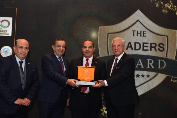 تكريم الكيميائى عبدالعظيم العباسى رائد صناعة الأسمده بالشرق الأوسط فى حضور ثلاثة وزراء . 1 تكريم الكيميائى عبدالعظيم العباسى رائد صناعة الأسمده بالشرق الأوسط فى حضور ثلاثة وزراء .