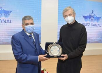 وفد جامعة السوربون يزور قناة السويس للإطلاع على المشروعات التنموية