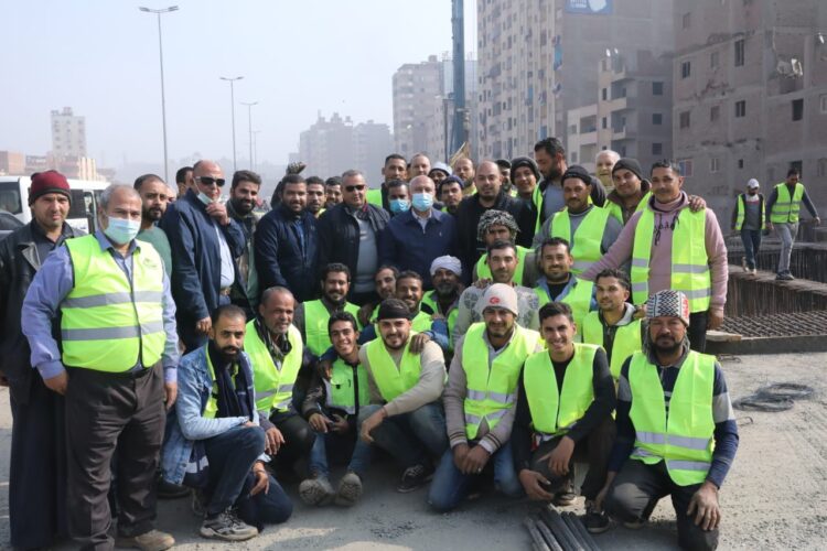 جولة تفقدية لوزير النقل بمواقع العمل بمشروع التطوير الشامل للطريق الدائرى حول القاهرة الكبرى 1 جولة تفقدية لوزير النقل بمواقع العمل بمشروع التطوير الشامل للطريق الدائرى حول القاهرة الكبرى