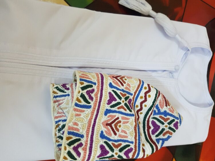 الدشداشة العُمانية .. التمسك بالهوية الوطنية مقابل دعوات الحداثة والتجديد 1 الدشداشة العُمانية .. التمسك بالهوية الوطنية مقابل دعوات الحداثة والتجديد